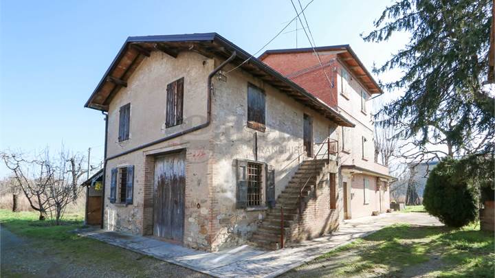 RUSTICO CON TERRENO AGRICOLO