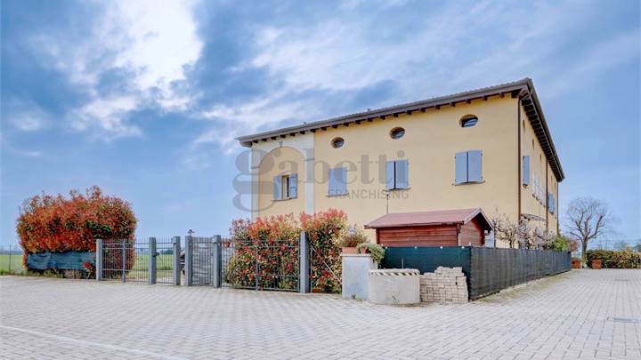 APPARTAMENTO CON GIARDINO